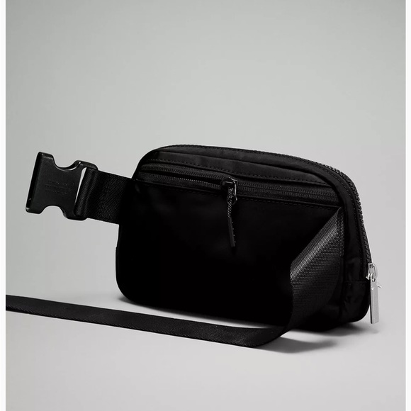 Lululemon Everywhere Belt Bag 1L Black - Picture 3 of 6